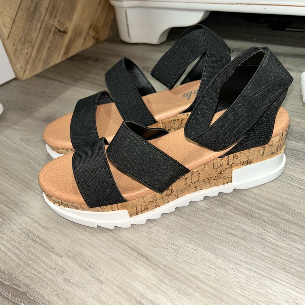 Selling my sandal wedges